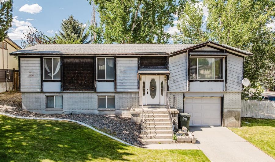 104 Barite St, Elko, NV 89801 - 3 Beds, 3 Bath