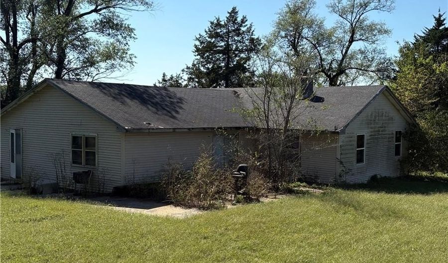 4445 Sherman Rd, Atchison, KS 66002 - 4 Beds, 2 Bath