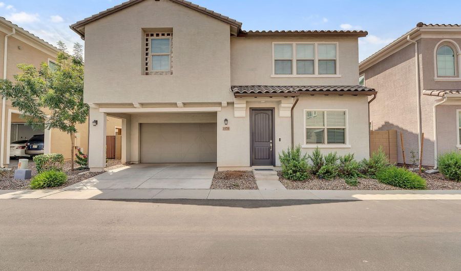 1159 E SABINO Dr, Chandler, AZ 85286 - 4 Beds, 4 Bath