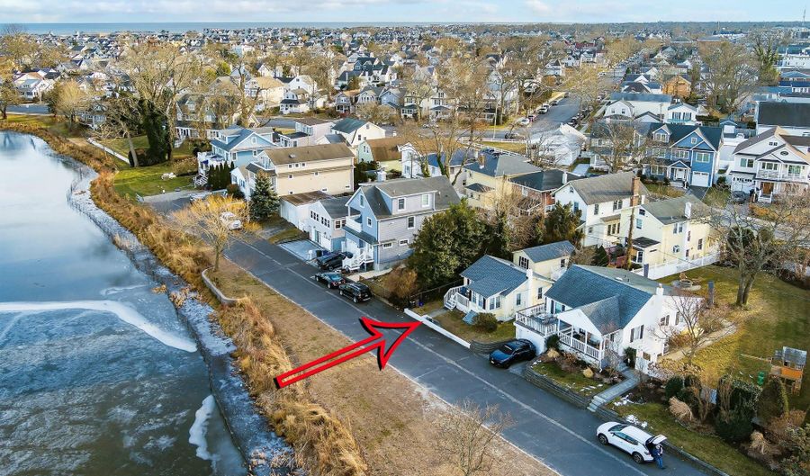 526 W End Ave, Avon By The Sea, NJ 07717 - 5 Beds, 2 Bath
