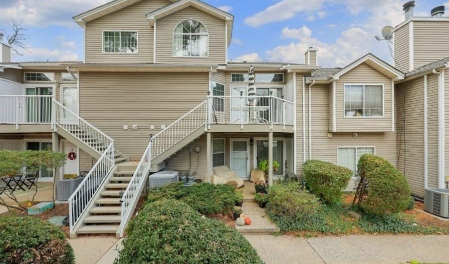 28 Spruce Ct, Bedminster, NJ 07921 - 2 Beds, 2 Bath