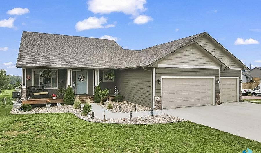 39 N 6th St, Baltic, SD 57003 - 5 Beds, 3 Bath
