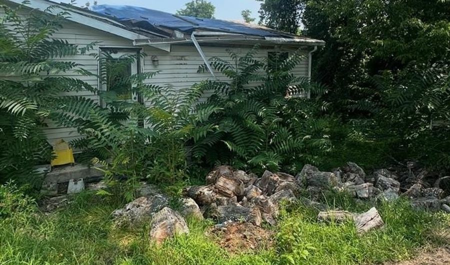 2200 Holland St, Alton, IL 62002 - 3 Beds, 2 Bath