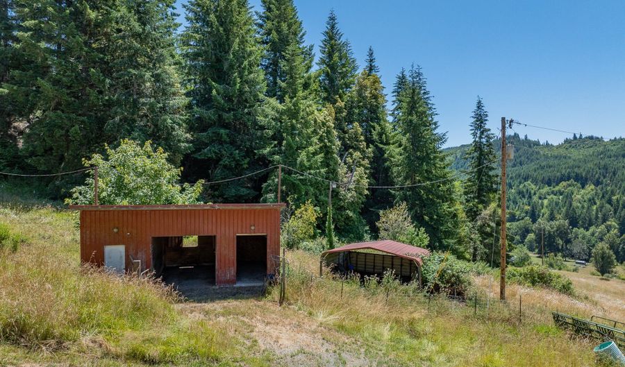 48693 HIGHWAY 242, Broadbent, OR 97414 - 3 Beds, 2 Bath