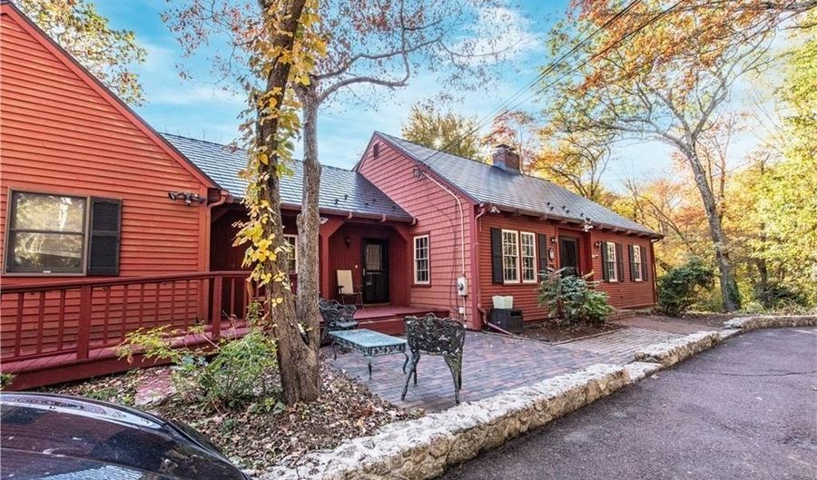 584 Division Rd, East Greenwich, RI 02818 - 3 Beds, 3 Bath