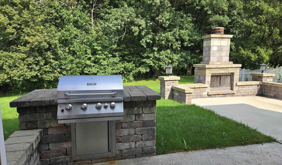2312 Northgate Blvd, Auburn, IN 46706 - 4 Beds, 3 Bath