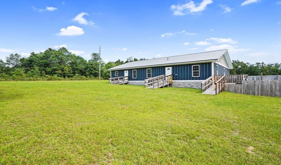 2089 Pike Pond Rd, Alford, FL 32420 - 4 Beds, 3 Bath