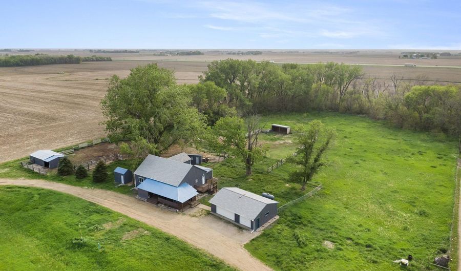 30021 471st Ave, Beresford, SD 57004 - 5 Beds, 4 Bath