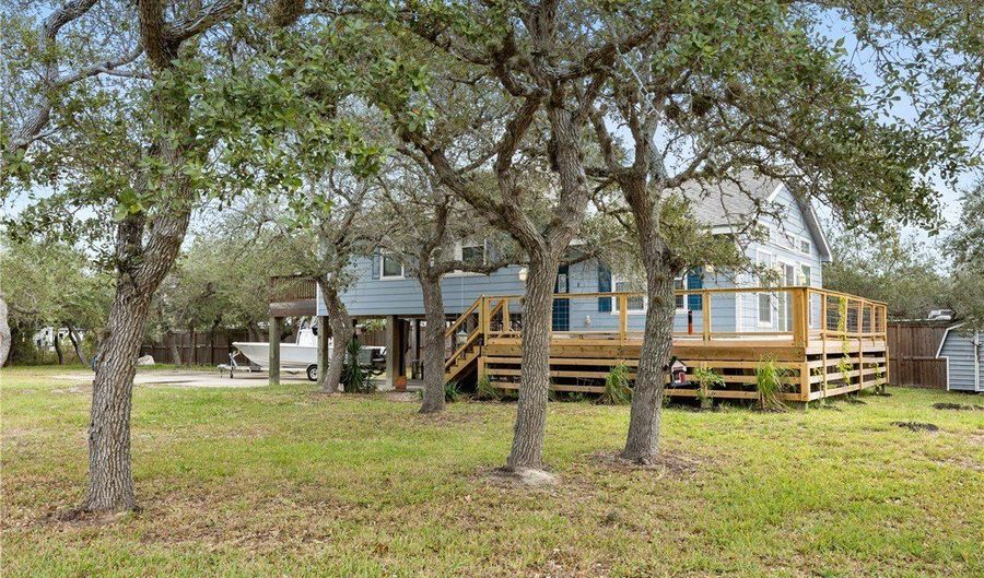 118 S Walker, Aransas Pass, TX 78336 - 2 Beds, 2 Bath