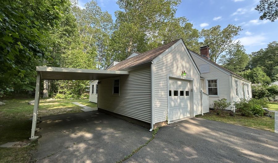 430 Huckleberry Hill Rd, Avon, CT 06001 - 3 Beds, 1 Bath