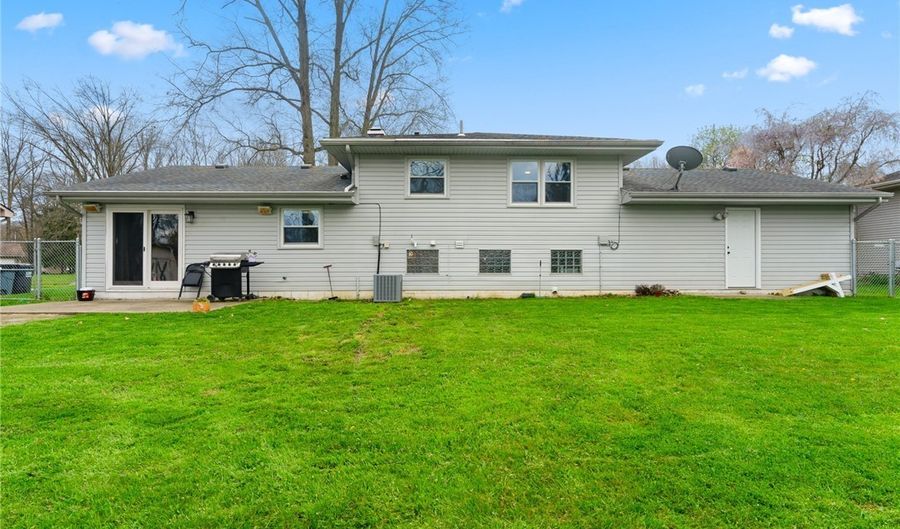 6900 Colleen Dr, Youngstown, OH 44512 - 3 Beds, 2 Bath