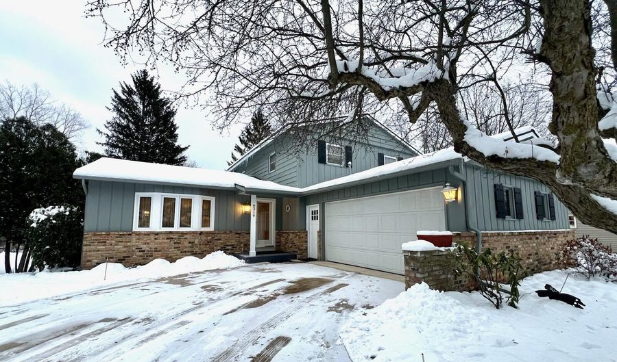 6316 Duxbury Dr SE, Ada, MI 49301 - 4 Beds, 4 Bath