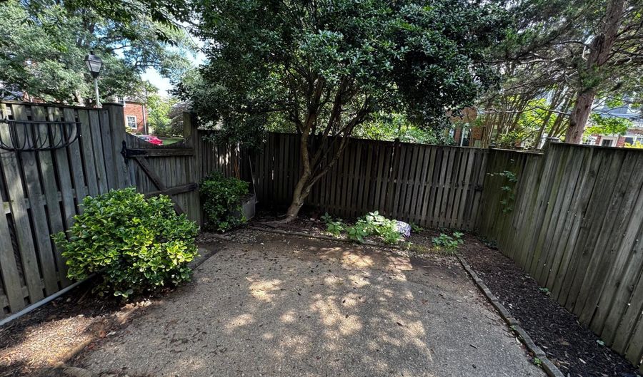4139 36TH St S, Arlington, VA 22206 - 1 Beds, 2 Bath