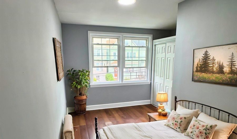 93 W 52ND St, Bayonne, NJ 07002 - 4 Beds, 1 Bath