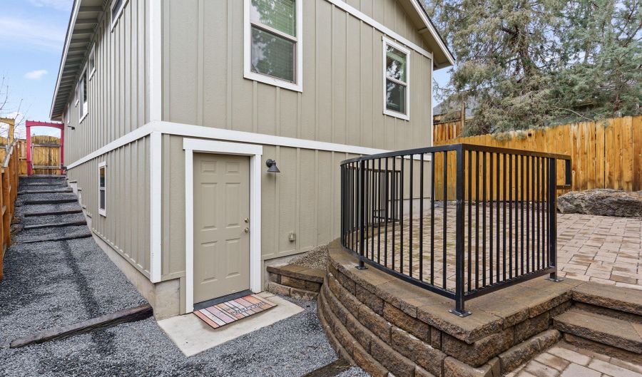 20288 Poe Sholes Dr, Bend, OR 97703 - 2 Beds, 2 Bath