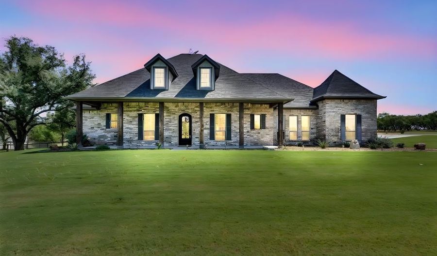 109 N Silver Saddle Trl, Weatherford, TX 76087 - 4 Beds, 4 Bath