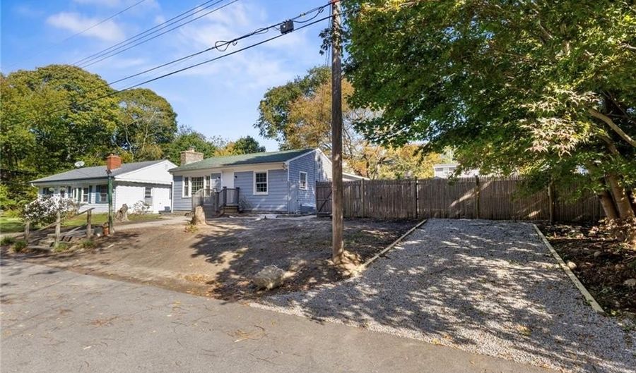400 Schooner Ave, Jamestown, RI 02835 - 3 Beds, 1 Bath