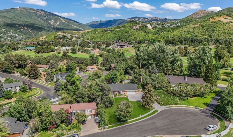 2385 S CLAREMONT, Bountiful, UT 84010 - 6 Beds, 3 Bath