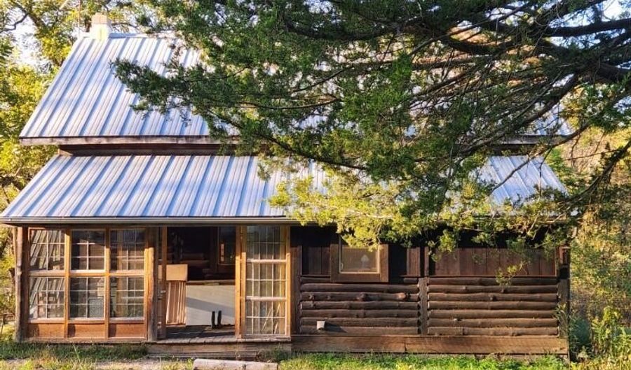 1748 Co Rd P-320, Ava, MO 65608 - 3 Beds, 2 Bath