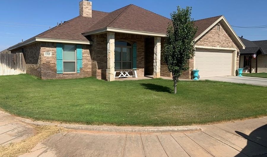 1315 4th St, Andrews, TX 79714 - 3 Beds, 2 Bath