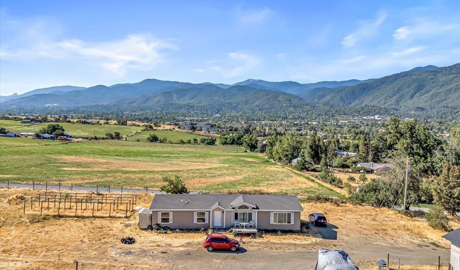1330 N Mountain Ave, Ashland, OR 97520 - 3 Beds, 2 Bath