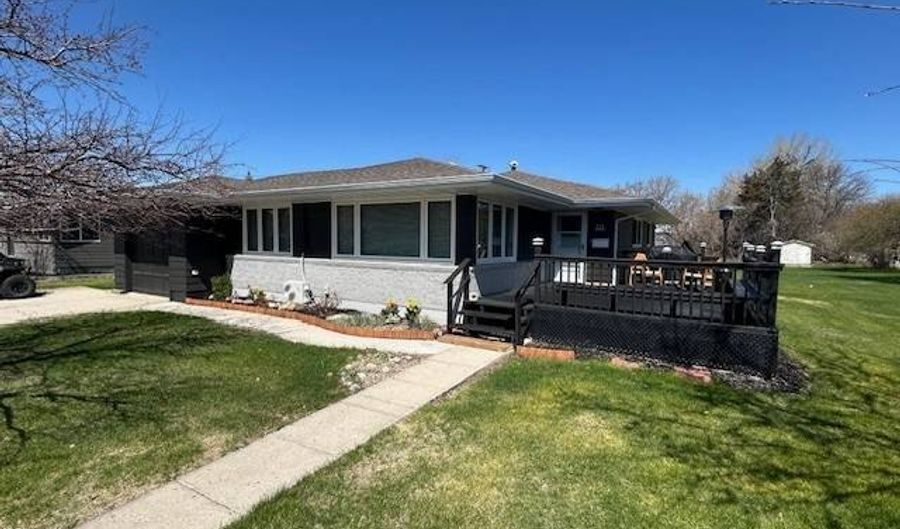 221 1st E St, Bottineau, ND 58318 - 3 Beds, 3 Bath