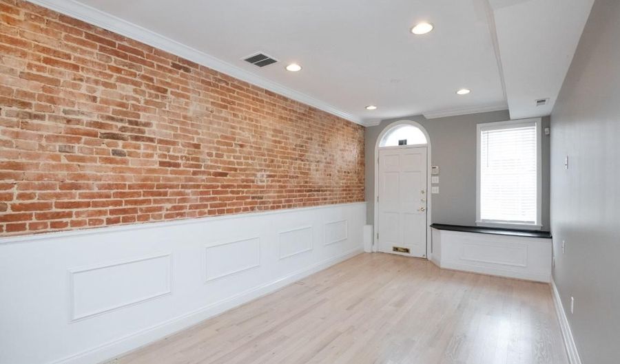520 S BETHEL St, Baltimore, MD 21231 - 3 Beds, 2 Bath