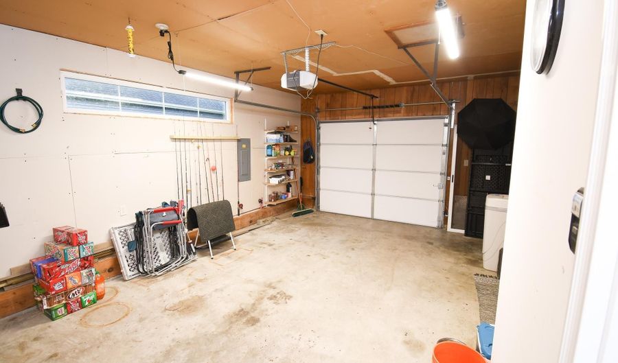 11622 N Venetian Way, Cromwell, IN 46732 - 3 Beds, 2 Bath