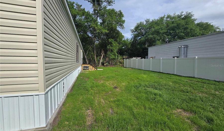 24048 ERMINE Rd, Astor, FL 32102 - 2 Beds, 2 Bath
