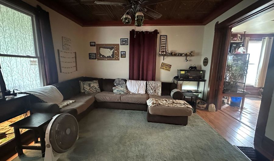 404 N Lincoln Ave, Alexandria, IN 46001 - 4 Beds, 2 Bath