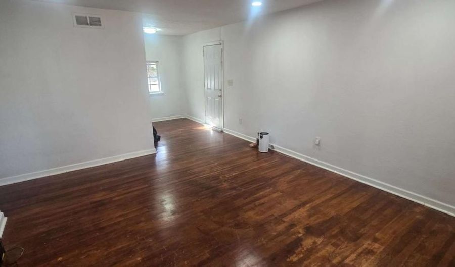 2596 Dale Creek Dr NW, Atlanta, GA 30318 - 3 Beds, 1 Bath