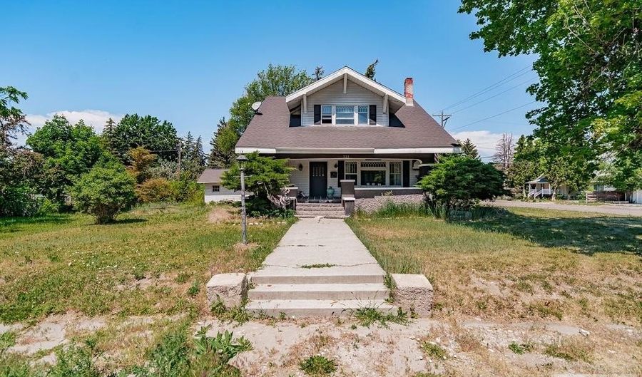 221 S Pine St, Blackfoot, ID 83211 - 6 Beds, 3 Bath