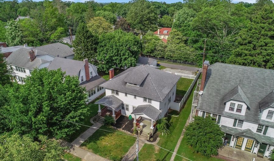 317 319 N BRADFORD St, Dover, DE 19904 - 6 Beds, 4 Bath