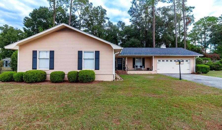 1009 Douglas Dr, Bainbridge, GA 39819 - 3 Beds, 2 Bath