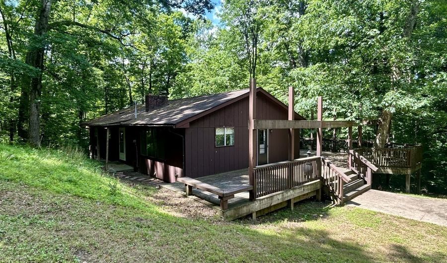 7257 Beechwood Dr, Athens, OH 45701 - 4 Beds, 3 Bath