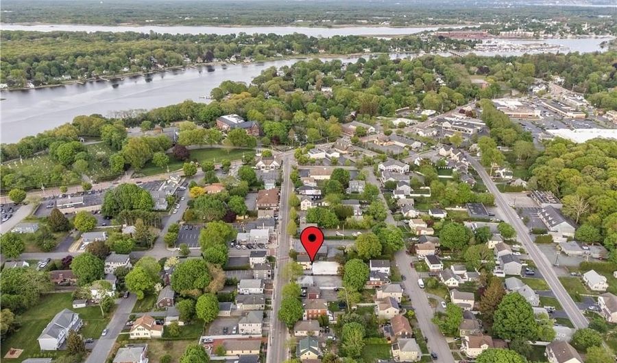 74 Maple Ave, Barrington, RI 02806 - 1 Beds, 2 Bath