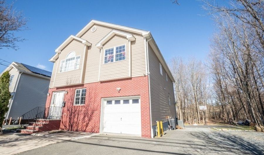138 S Salem St, Andover, NJ 07801 - 5 Beds, 3 Bath