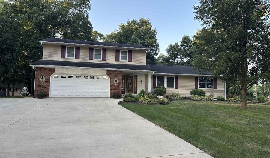 2422 W 700 S, Berne, IN 46711 - 4 Beds, 2 Bath