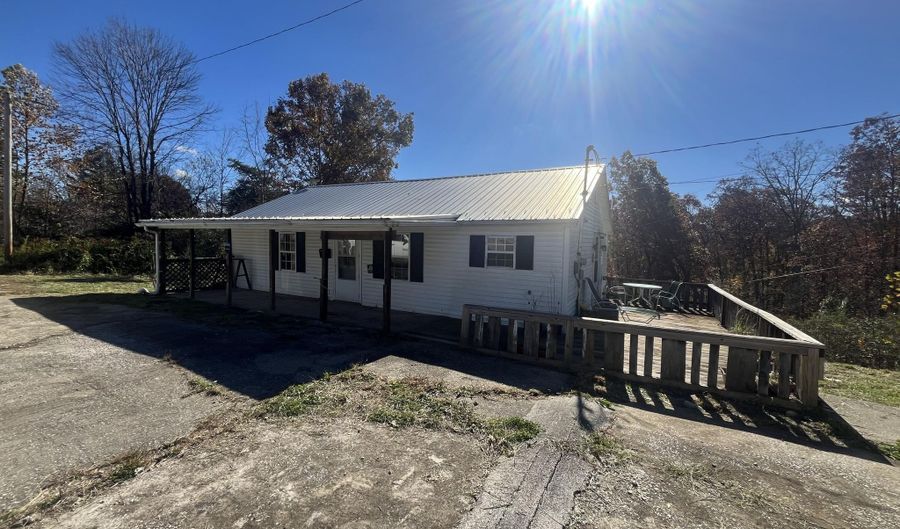 1945 KY-52, Beattyville, KY 41311 - 2 Beds, 1 Bath