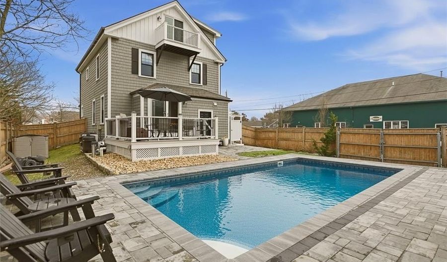23 Clinton St, Newport, RI 02840 - 4 Beds, 3 Bath