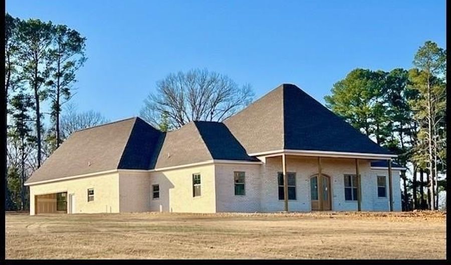 209 Dogwood Ln, Batesville, MS 38606 - 3 Beds, 4 Bath