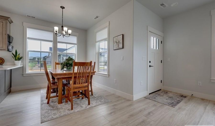 396 Radiance Ct, Chubbuck, ID 83202 - 2 Beds, 2 Bath