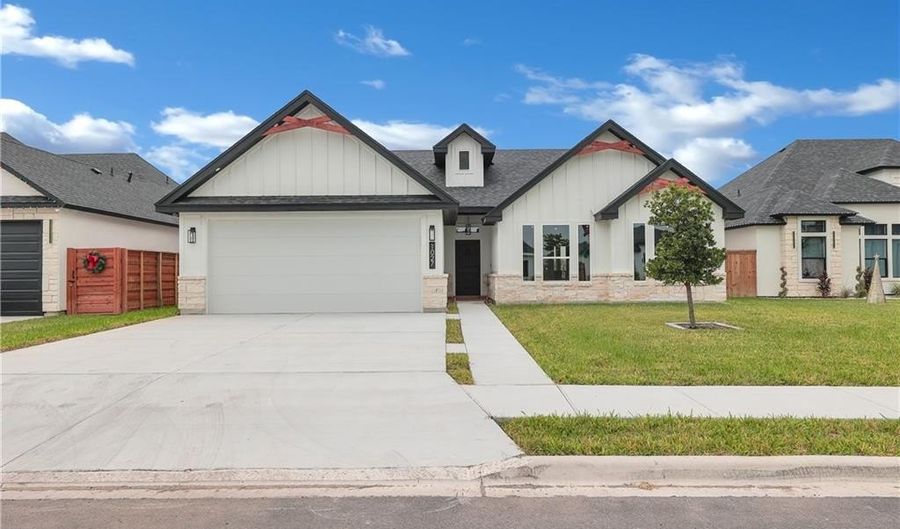 1027 Broken Arrow Dr, Alamo, TX 78516 - 3 Beds, 2 Bath