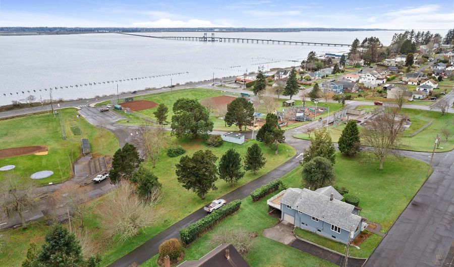886 FLORENCE Ave, Astoria, OR 97103 - 3 Beds, 1 Bath