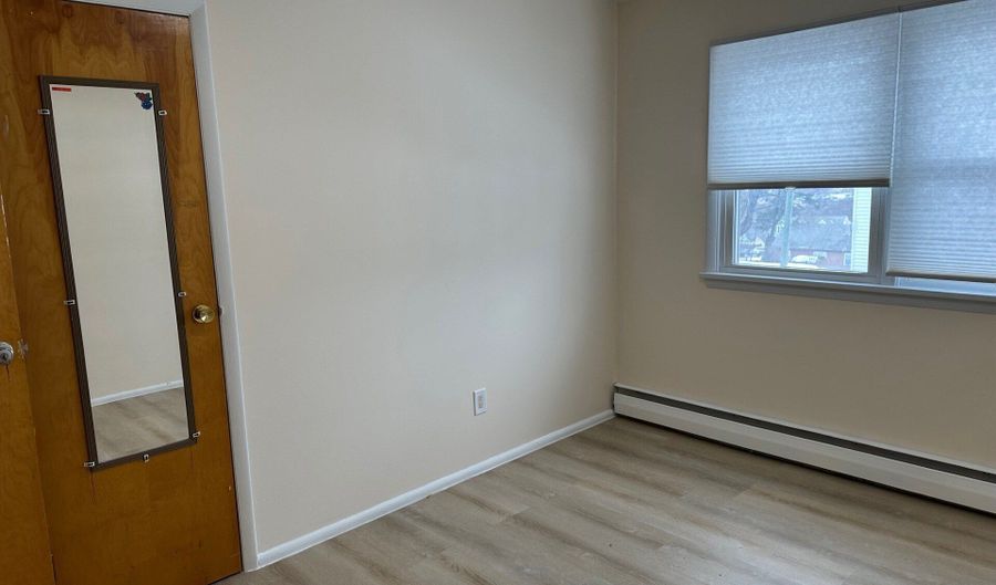287 East Rd, Bristol, CT 06010 - 3 Beds, 1 Bath