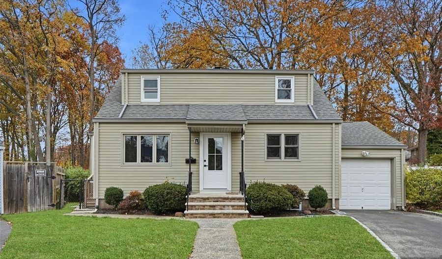 20 Dojean Ct, Bergenfield, NJ 07621 - 3 Beds, 2 Bath