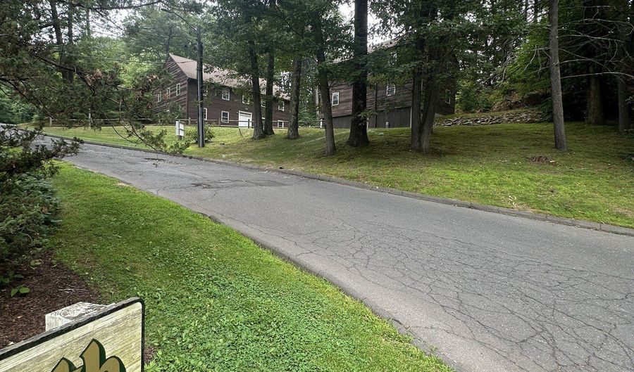 239 Old Farms Rd APT 18A, Avon, CT 06001 - 2 Beds, 1 Bath