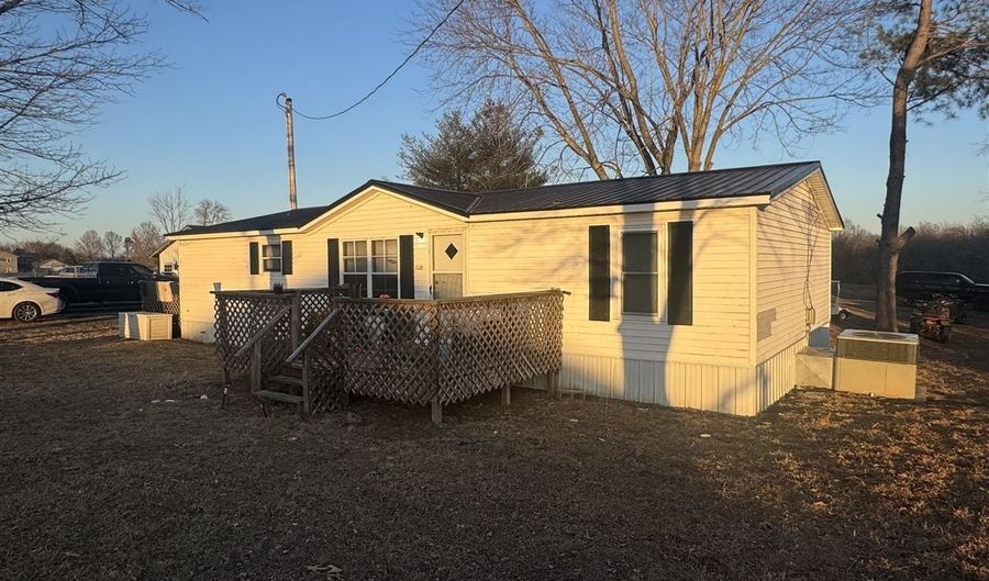 670 Walkers Chapel Rd, Adolphus, KY 42164 - 3 Beds, 2 Bath