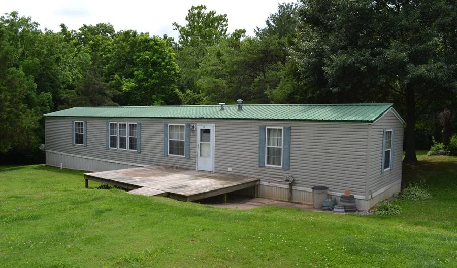 305 N Eighth St, Albion, IL 62806 - 3 Beds, 2 Bath