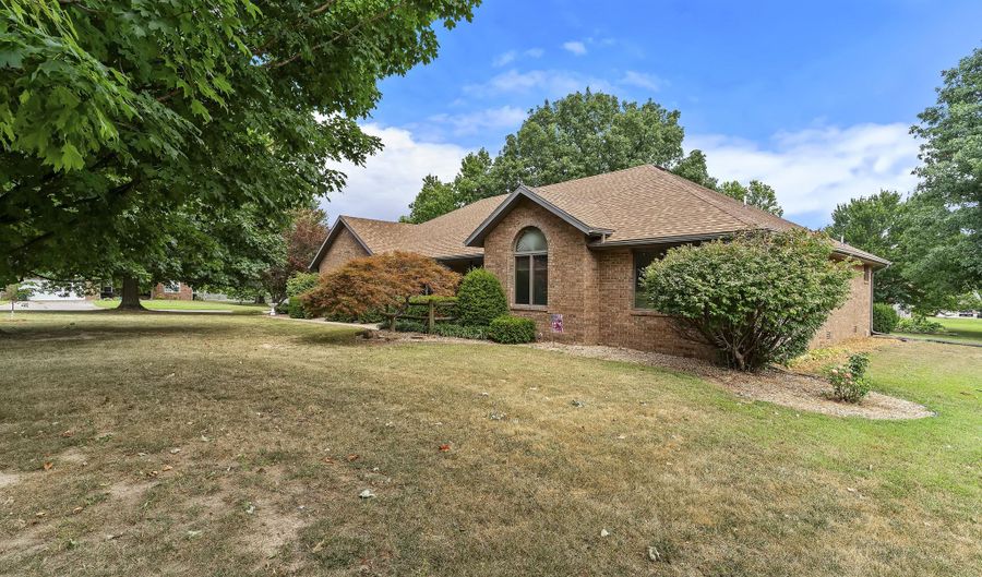 1965 W Cardinal Ln, Aurora, MO 65605 - 3 Beds, 3 Bath